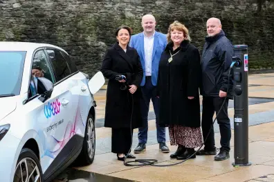 MINISTER FOR INFRASTRUCTURE AND DEPUTY MAYOR WELCOME AWARDING OF EV CHARGE POINT CONTRACT IN COUNCIL AREAS.